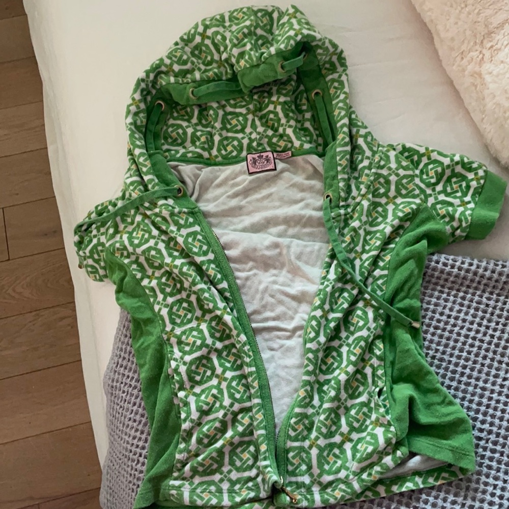 Cute y2k juicy couture! Is a size large but runs small
